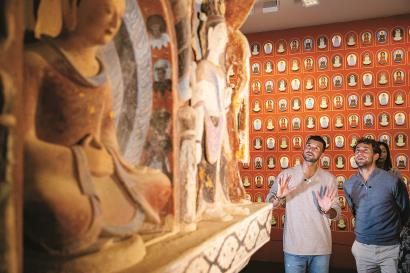 凭借不断的 凭借不断的